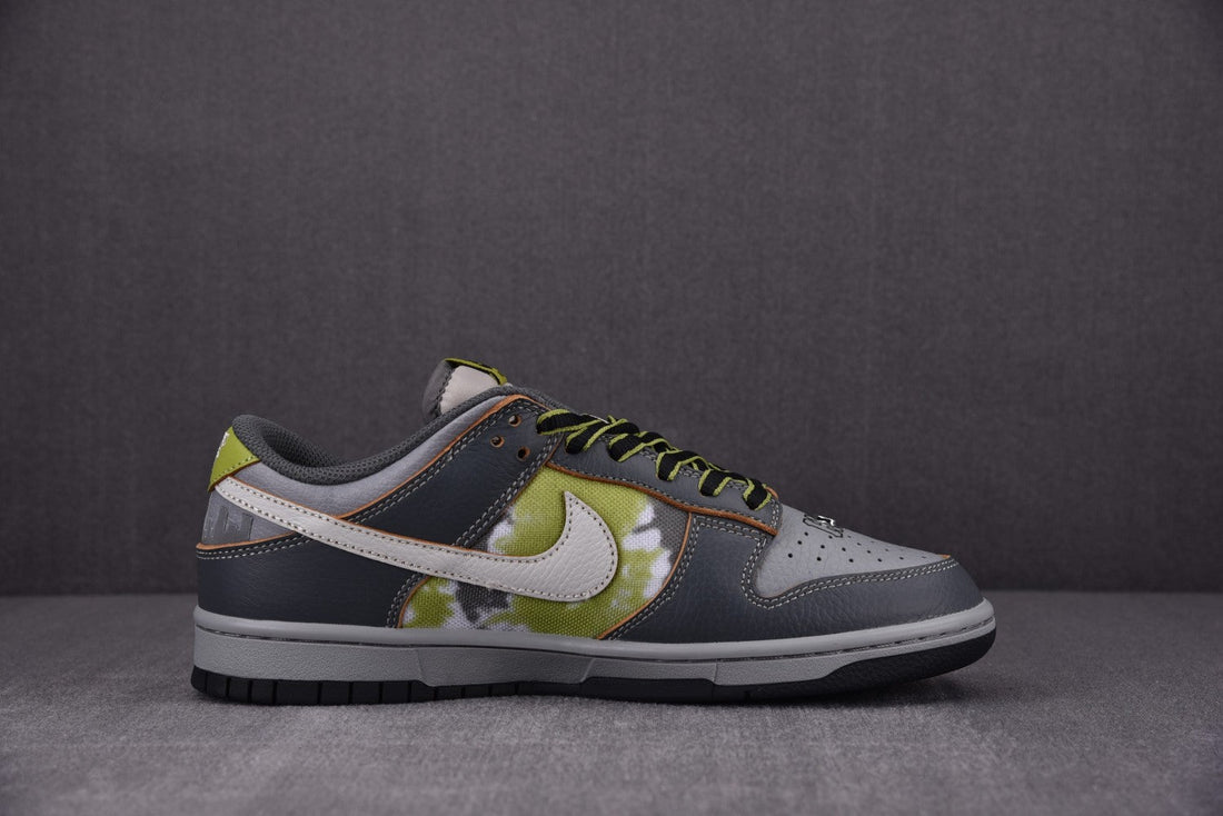 NIKE DUNK SB LOW “Friends and Family”
