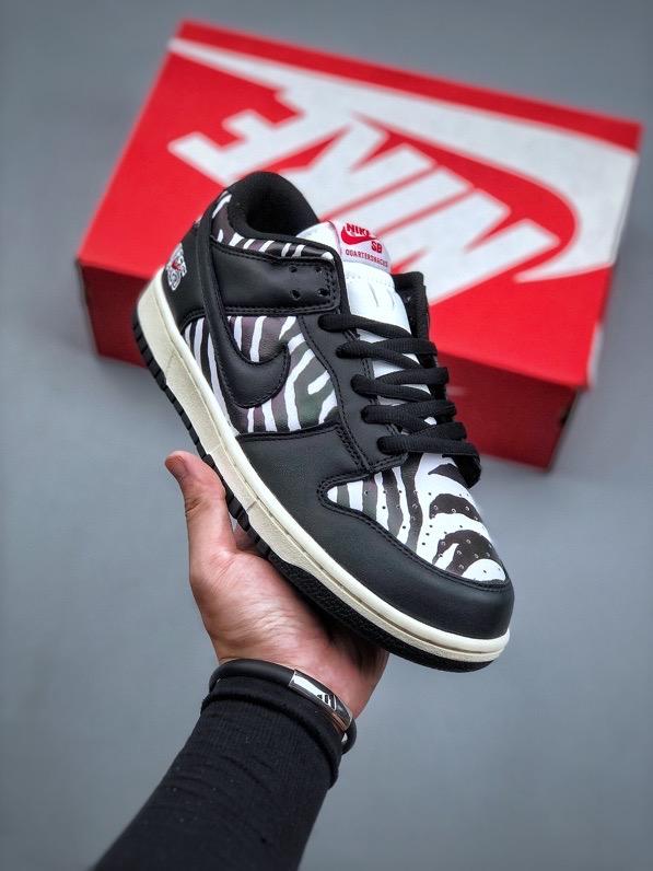 SB DUNK LOW ZEBRA